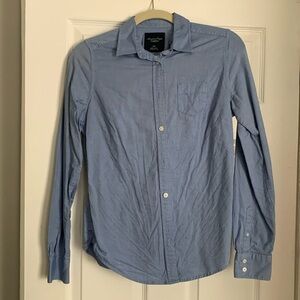 Women’s dress shirt from American Eagle. Size small. Blue.